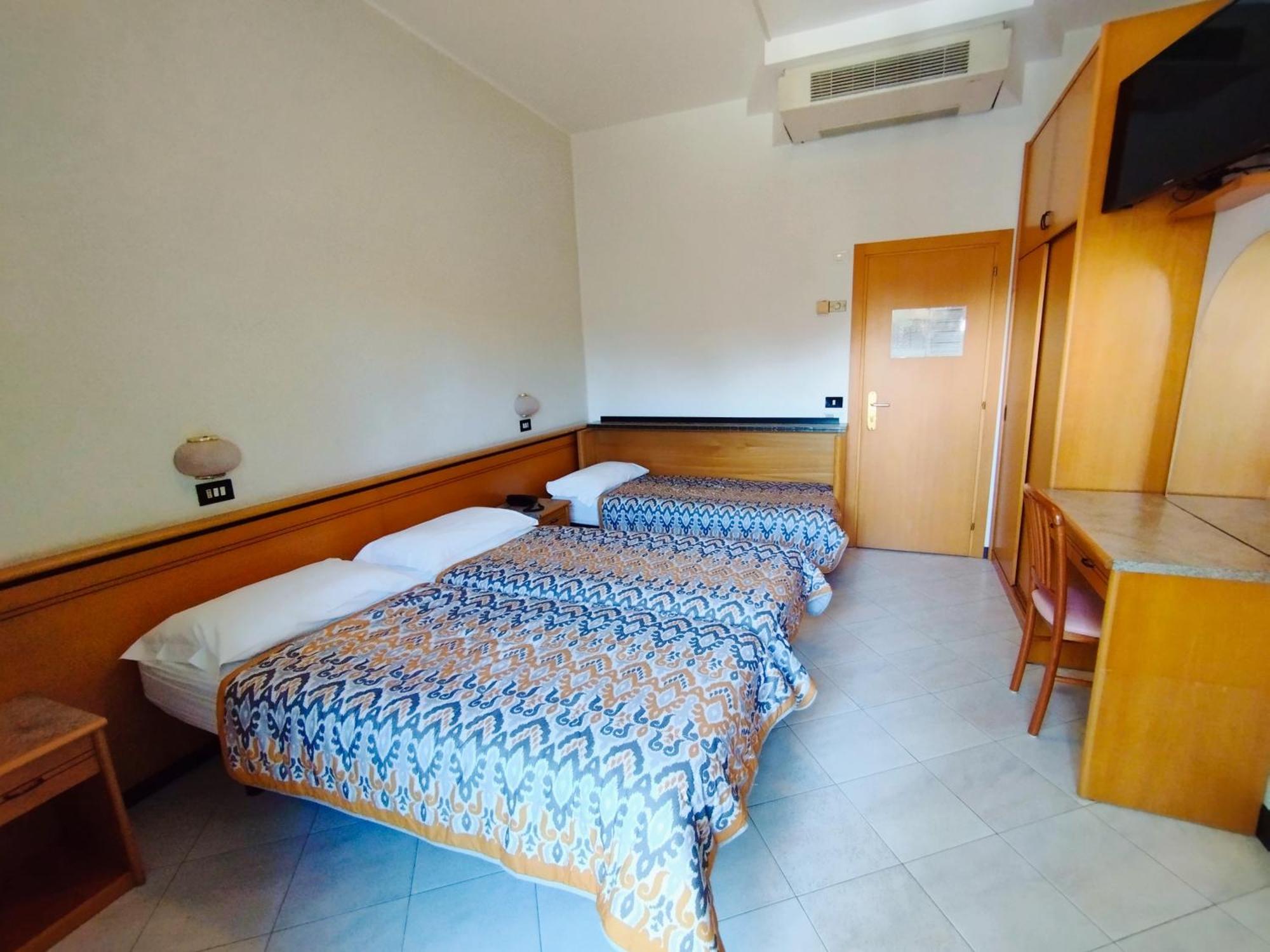 Hotel Excelsior تّشيرفييا المظهر الخارجي الصورة