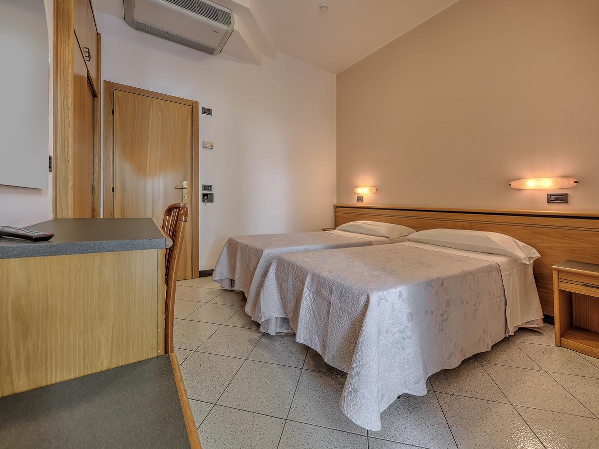 Hotel Excelsior تّشيرفييا المظهر الخارجي الصورة